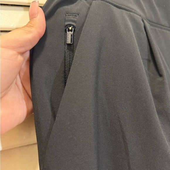 Athleta Black Brooklyn Wide-leg Crop Pants
Style: 531157-00 - Picture 5 of 10